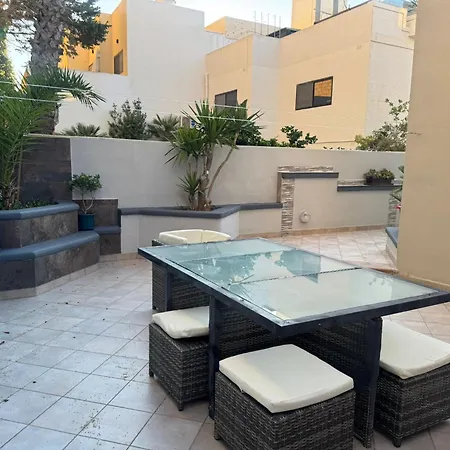 Entire 3 Bedroom With Terrace In St Julians - Near Spinola Bay Дом отдыха *
